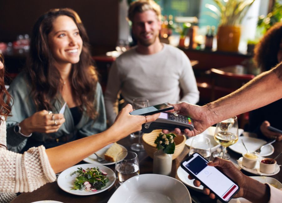 8 Restaurant Customer Service Strategies That Increase Loyal Guests in 2024